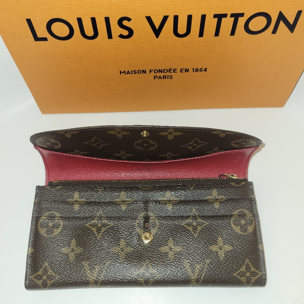 GUC Authentic Louis Vuitton, leather Emilie wallet, Red interior - Picture 7 of 9